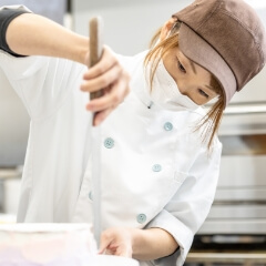 カルム オーナーパティシエ　内海 真梨子梨子